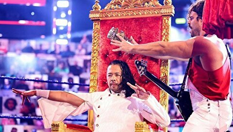 【プロレス記事】中邑真輔が純白コスチュームでド派手な戴冠式「WWEの真のキングだ！！」