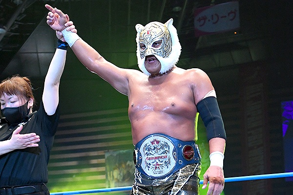 タイガーマスクが世界ジュニア初戴冠！「新日本にもベルトを見せつける」