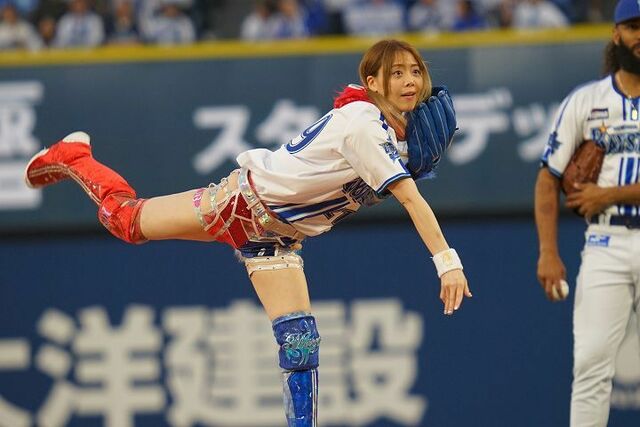 岩谷麻優が横浜スタジアムで念願の始球式「緊張したけど楽しかったー」