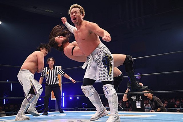 試合終盤のプロレスレフェリー「タッグが二人とも普通にリングいるけどまぁええやろ」