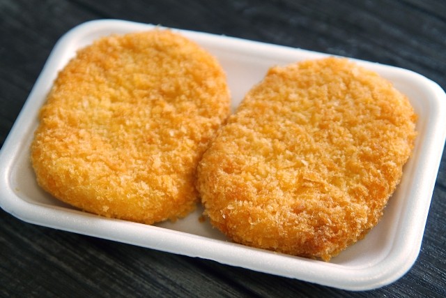 スーパーワイ「おっ！！牛肉コロッケ半額やんけ！！買ったろ！！」