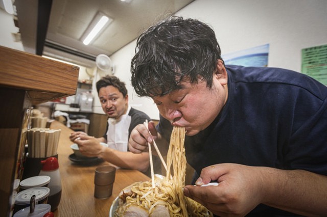 ステーキ1kg→余裕、チャーハン1kg→しんどい、ラーメン1kg→不可能