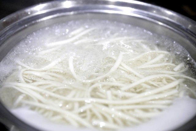 ラーメンのスープにうどん入れたんだが