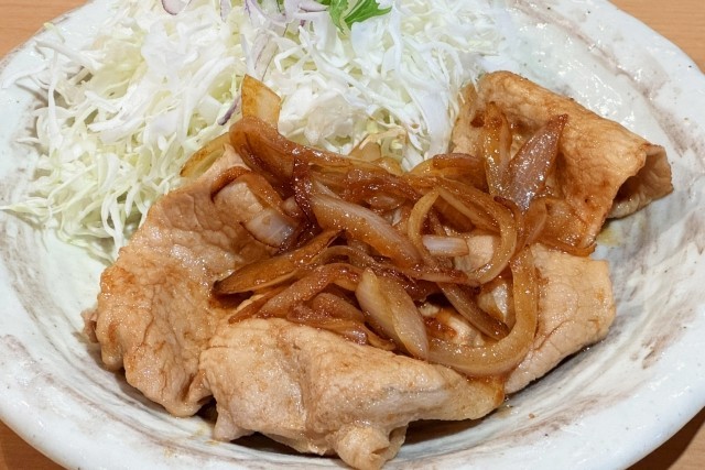 生姜焼きに玉ねぎ入れる奴www