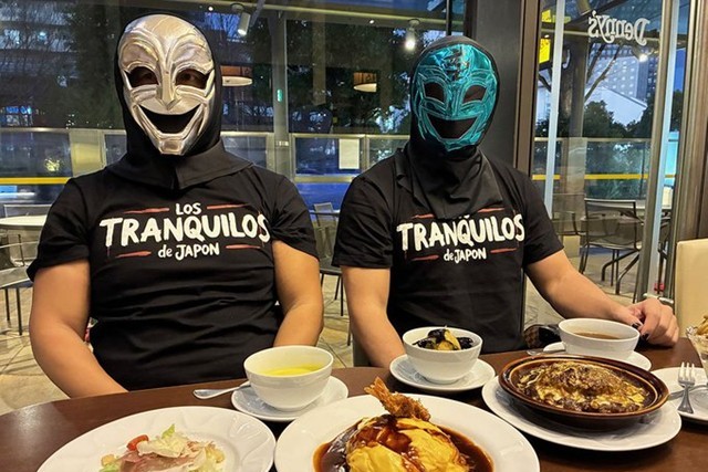 ノア参戦のBUSHIとパートナーＸがファミレスで食い逃げ　正体明かさず「あっせんなよ」と、この世で最も薄い煙幕を張る