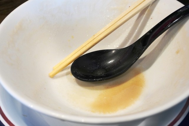 ラーメンのスープ全部飲みきるヤツｗｗｗ