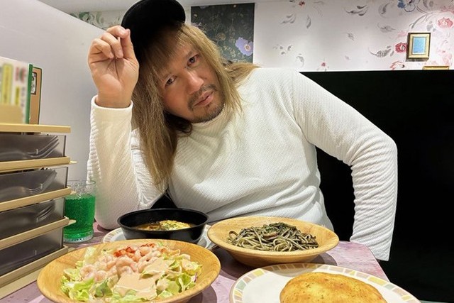 内藤哲也が東スポ記者をファミレスに招集　鷹木信悟とEVILの〝門出〟を祝福し再会エール「やっぱり刺激になりますよ」