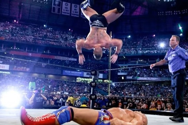 シューティングスタープレスって簡単そうにやってる印象あるけどさ