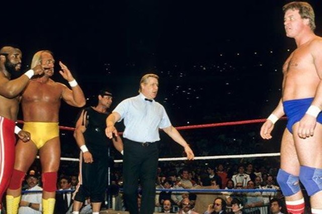 ハルク・ホーガン、伝説的ブーツがオークションに　1985年『レッスルマニア I』で着用黄色のブーツ