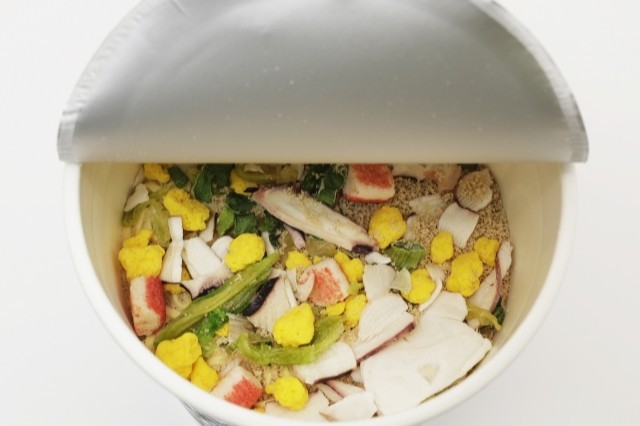 カップラーメンの蓋にのせるちょうどいいものって何かある？