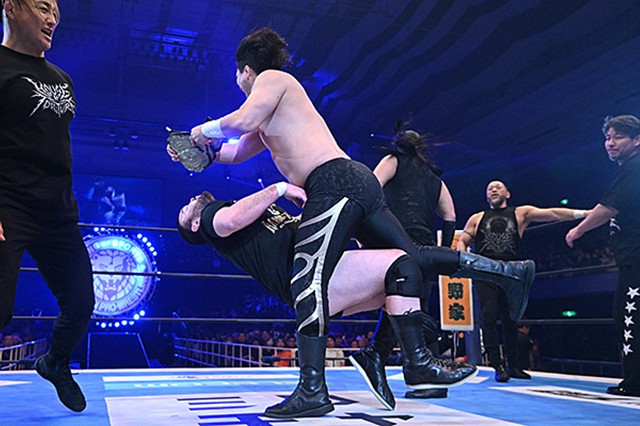 ウルフアロンがシングル初黒星　NEVER無差別級王座防衛失敗…128秒でラフ殺法に屈する