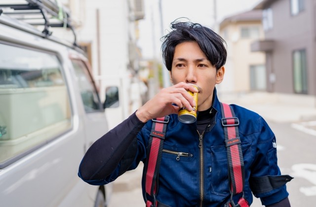 缶コーヒー「微糖やで」（嘘やでゲロ甘やで）