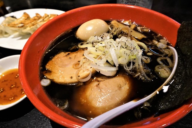 富山のブラックラーメンって旨味もないし不味いよな